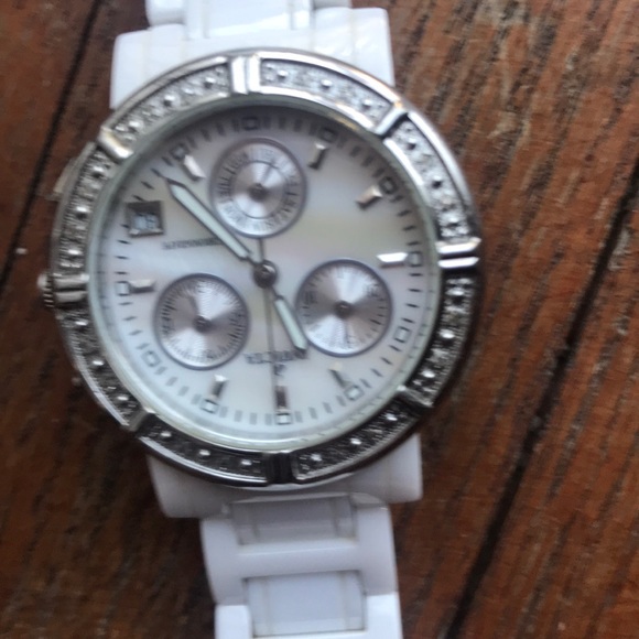 Watch - Picture 2 of 3